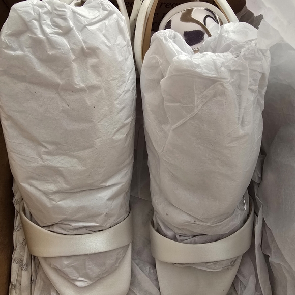 BADGLEY MISCHKA WOMEN'S IVETTE HEELED SANDAL, SOFT WHITE, 6.5 - Picture 8 of 9